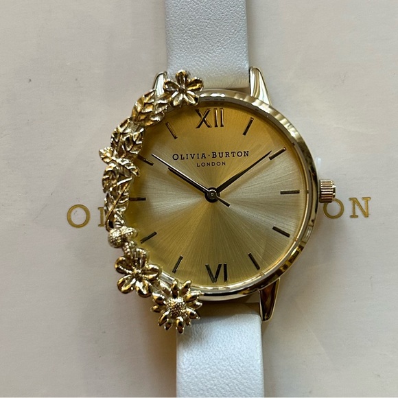 OLIVIA BURTON CASE CUFF WATCH OB16CB10 WITH 30MM GOLDEN FACE & OFF WHITE BAND - Picture 4 of 11